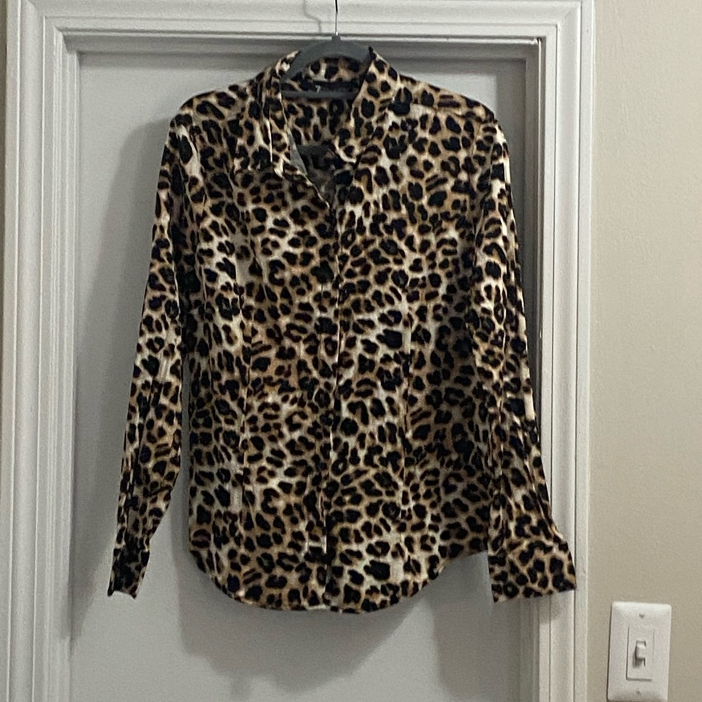 LIKE NEW: NY&Co 7th Avenue Button Down